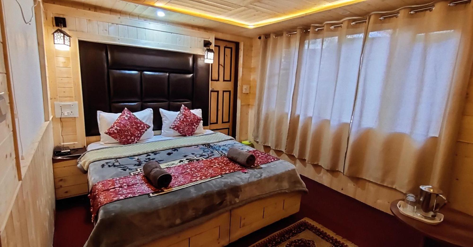The K2 Alpine Hotel Pahalgam Exterior photo