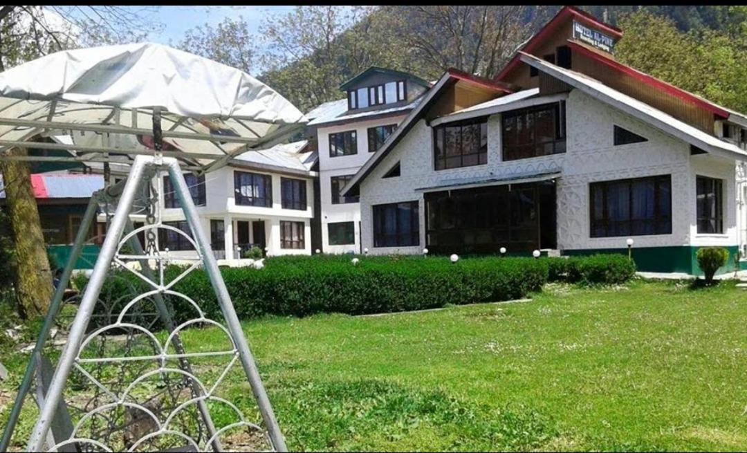 The K2 Alpine Hotel Pahalgam Exterior photo